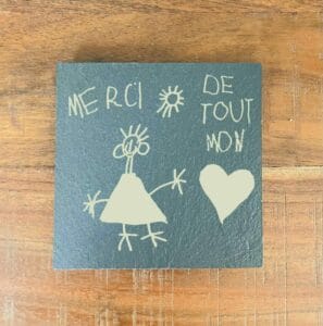 Ardoise Avec Dessins et Textes , idéal pour garder les dessins souvenirs de nos enfants. Cadeaux emblématique pour grand parents