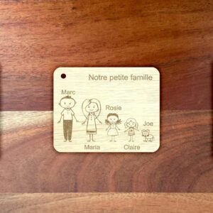Porte-clés famille gravé et coupé en bois