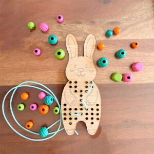 objets à lacer lapin en bois pour enfants